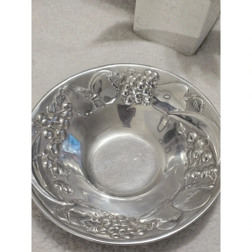 Wilton Armetale Metal Fruit Bowl Grape Leaf Embossed Serving Dish